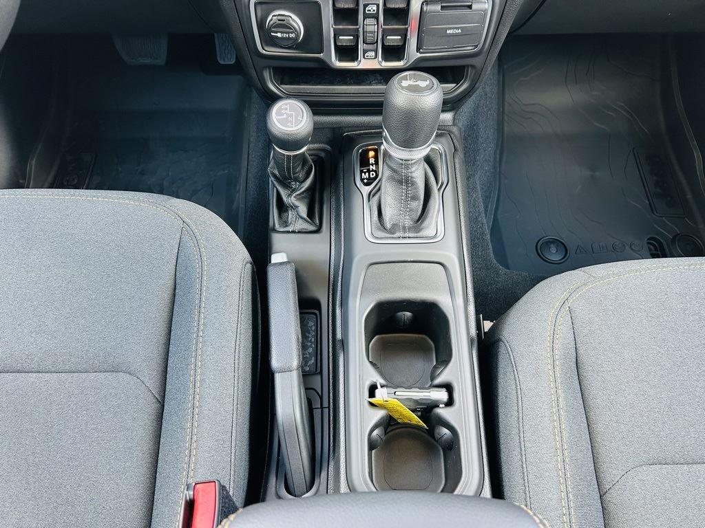 2025 Jeep Wrangler 4-Door Sahara - Photo 20