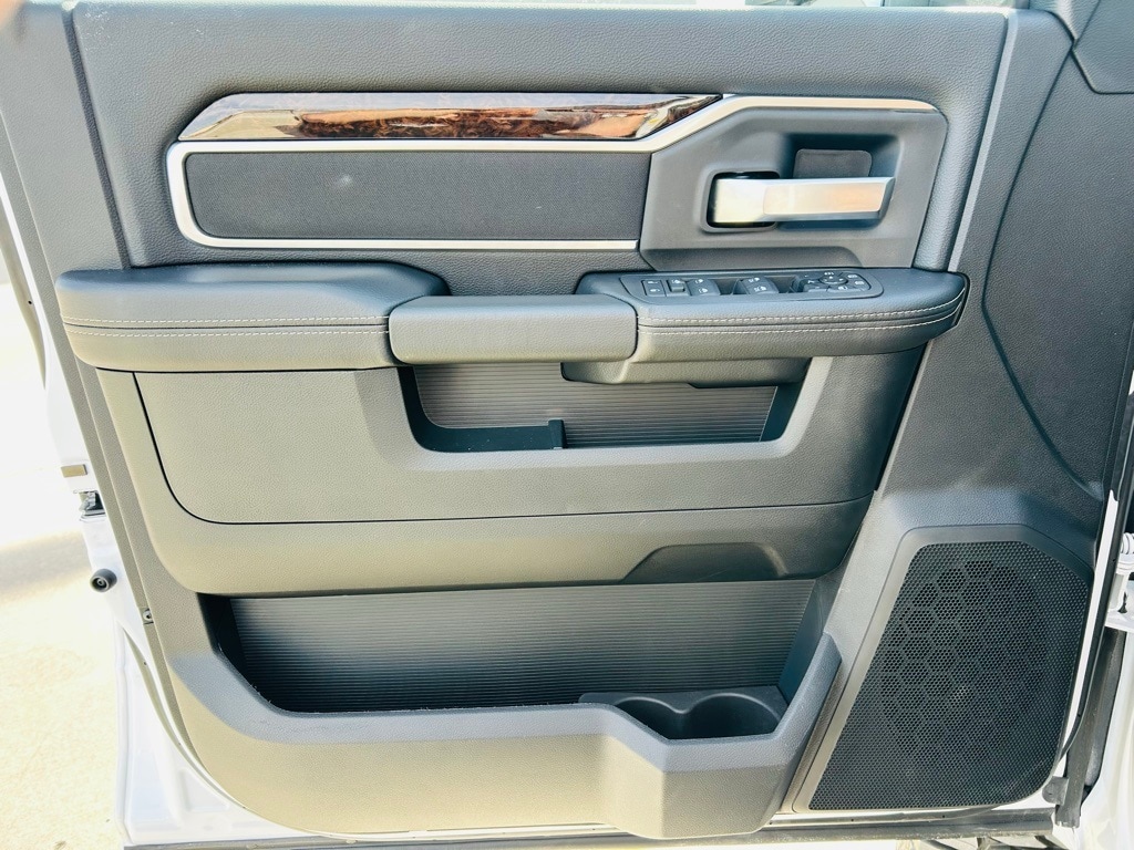 2025 RAM 3500 Big Horn - Photo 11