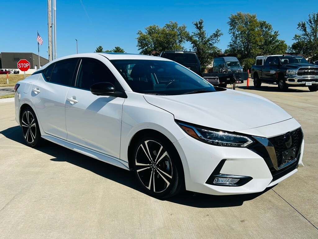 2023 Nissan Sentra SR photo 2