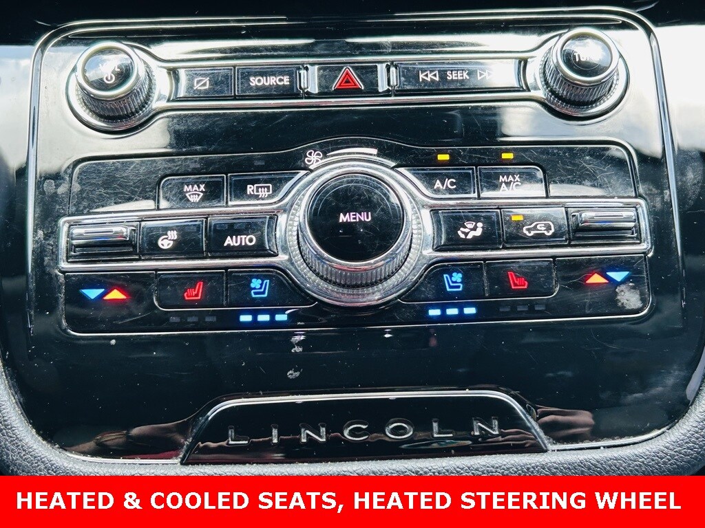 2022 Lincoln Corsair Standard photo 4