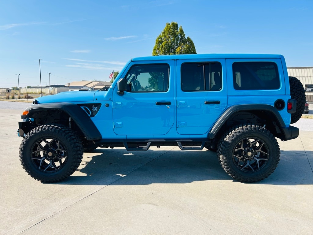 2025 Jeep Wrangler 4-Door Willys - Photo 35