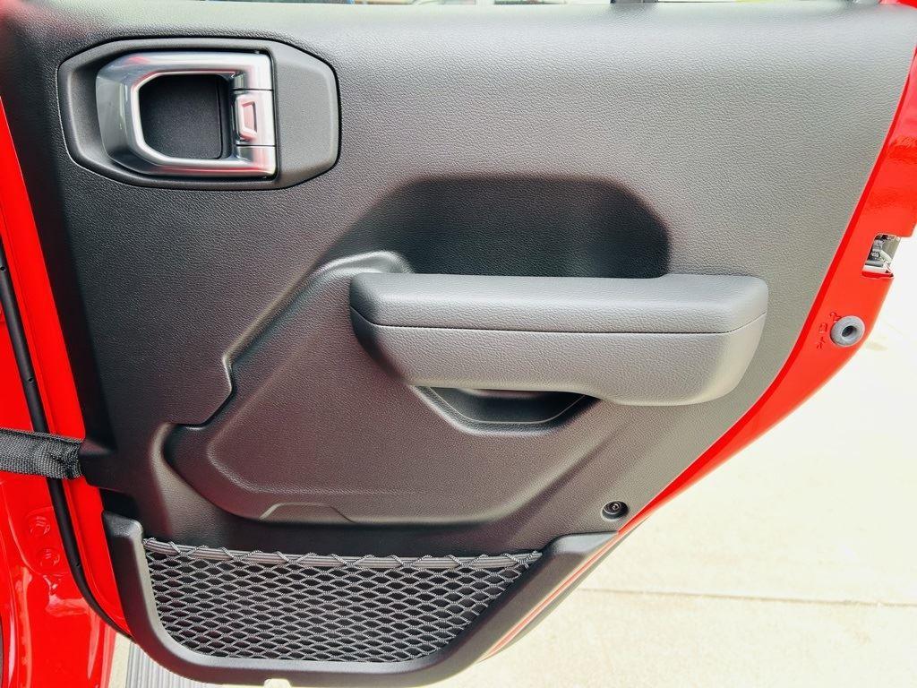 2025 Jeep Wrangler 4-Door Willys - Photo 29