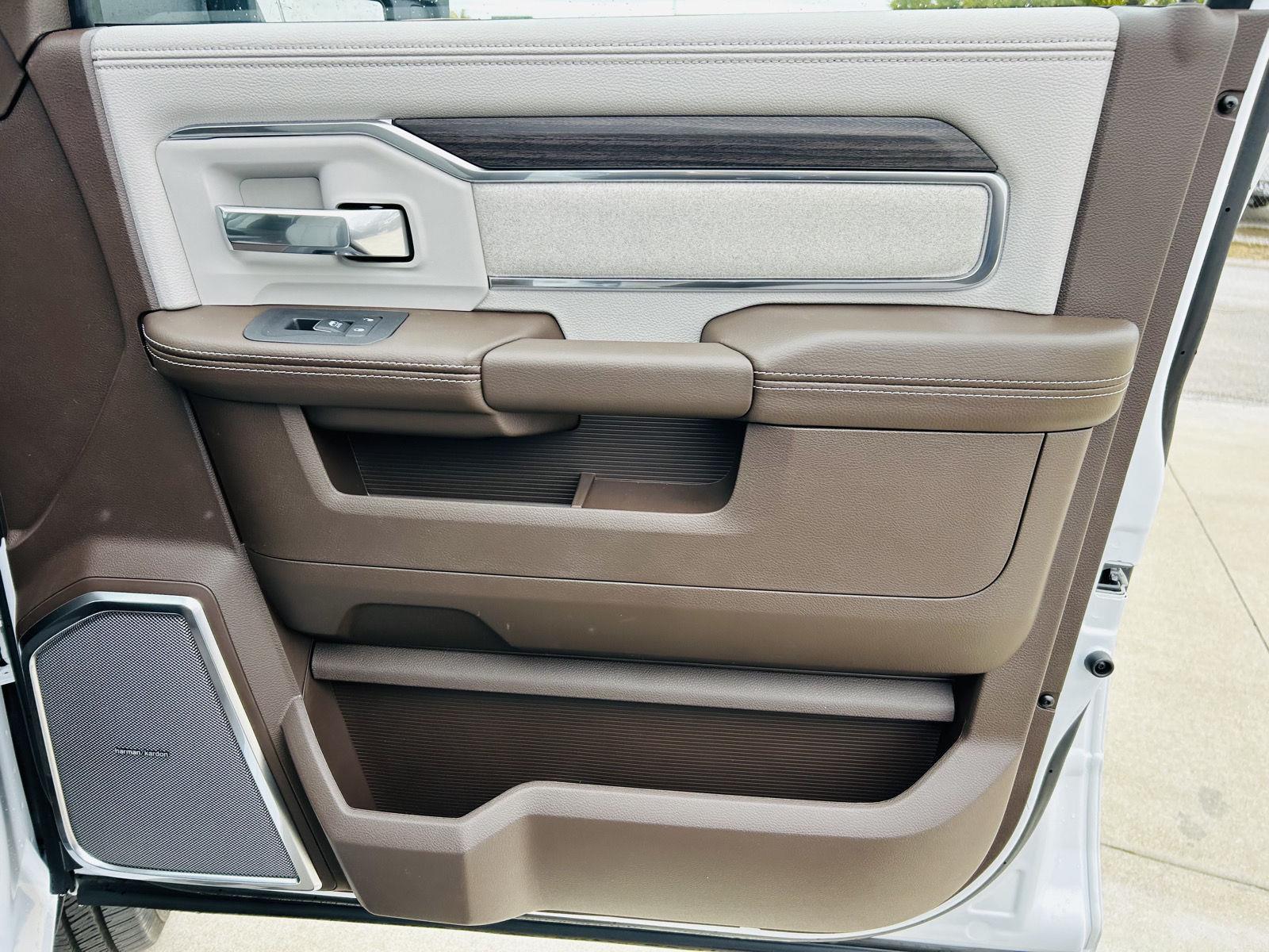 2026 RAM 3500 Laramie - Photo 34