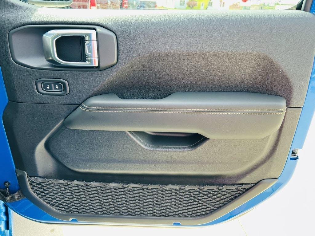 2025 Jeep Wrangler 4-Door Sahara - Photo 30