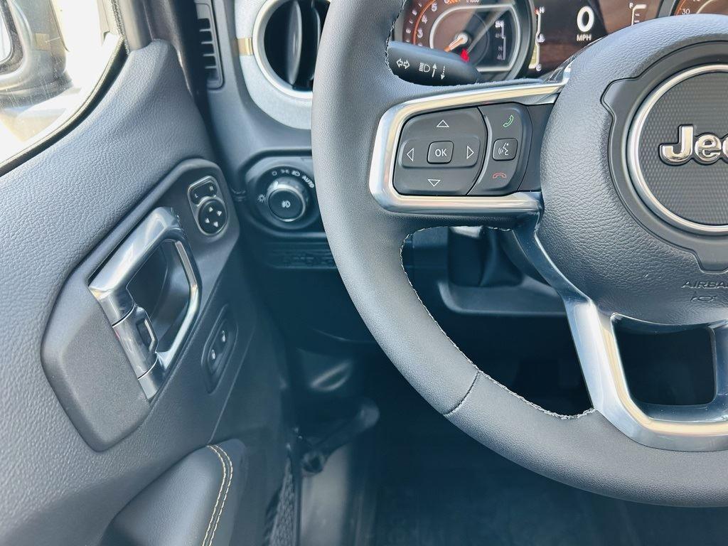 2025 Jeep Wrangler 4-Door Sahara - Photo 14