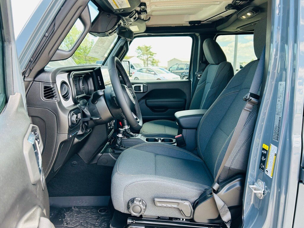 2025 Jeep Wrangler Sport S 4xe photo 3