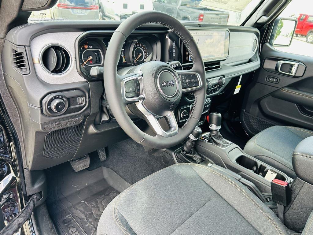 2025 Jeep Wrangler 4-Door Sahara - Photo 11