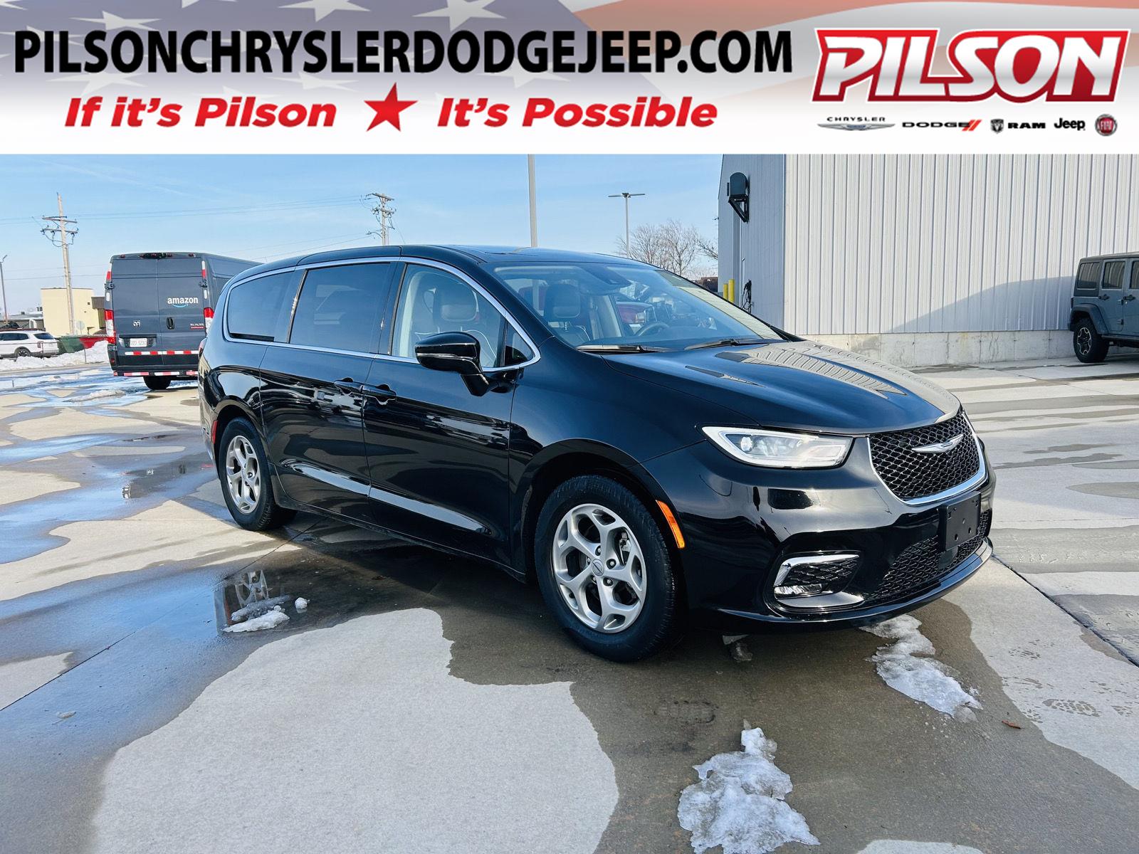 2024 Chrysler Pacifica Limited's photo