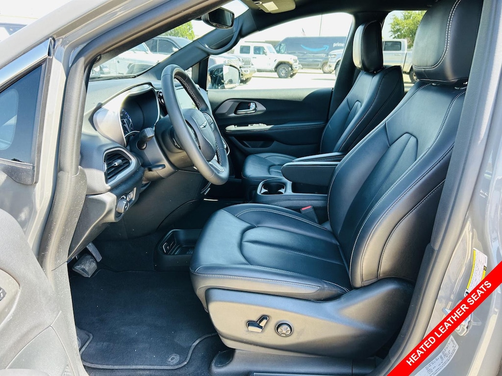 Certified 2025 Chrysler Pacifica Select Van