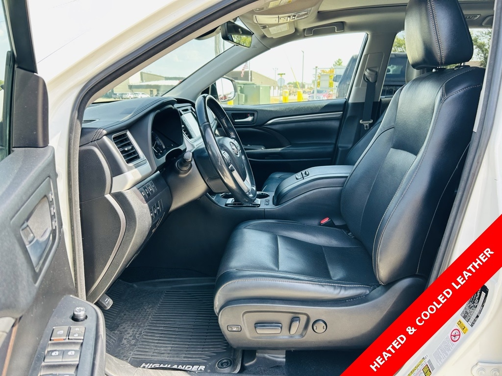 2018 Toyota Highlander Limited Platinum photo 2