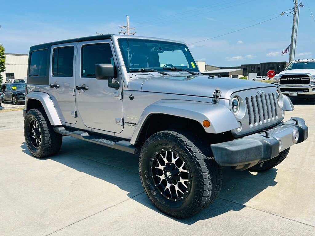 2015 Jeep Wrangler Unlimited Sahara photo 2