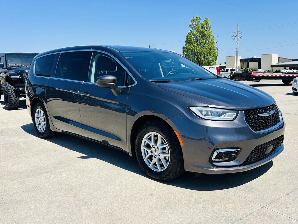 Certified 2023 Chrysler Pacifica Touring L Van