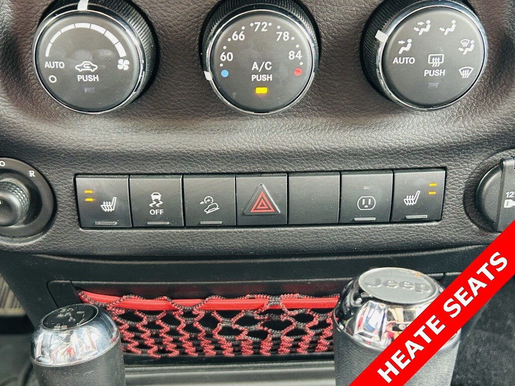 2017 Jeep Wrangler Unlimited Rubicon Recon photo 4