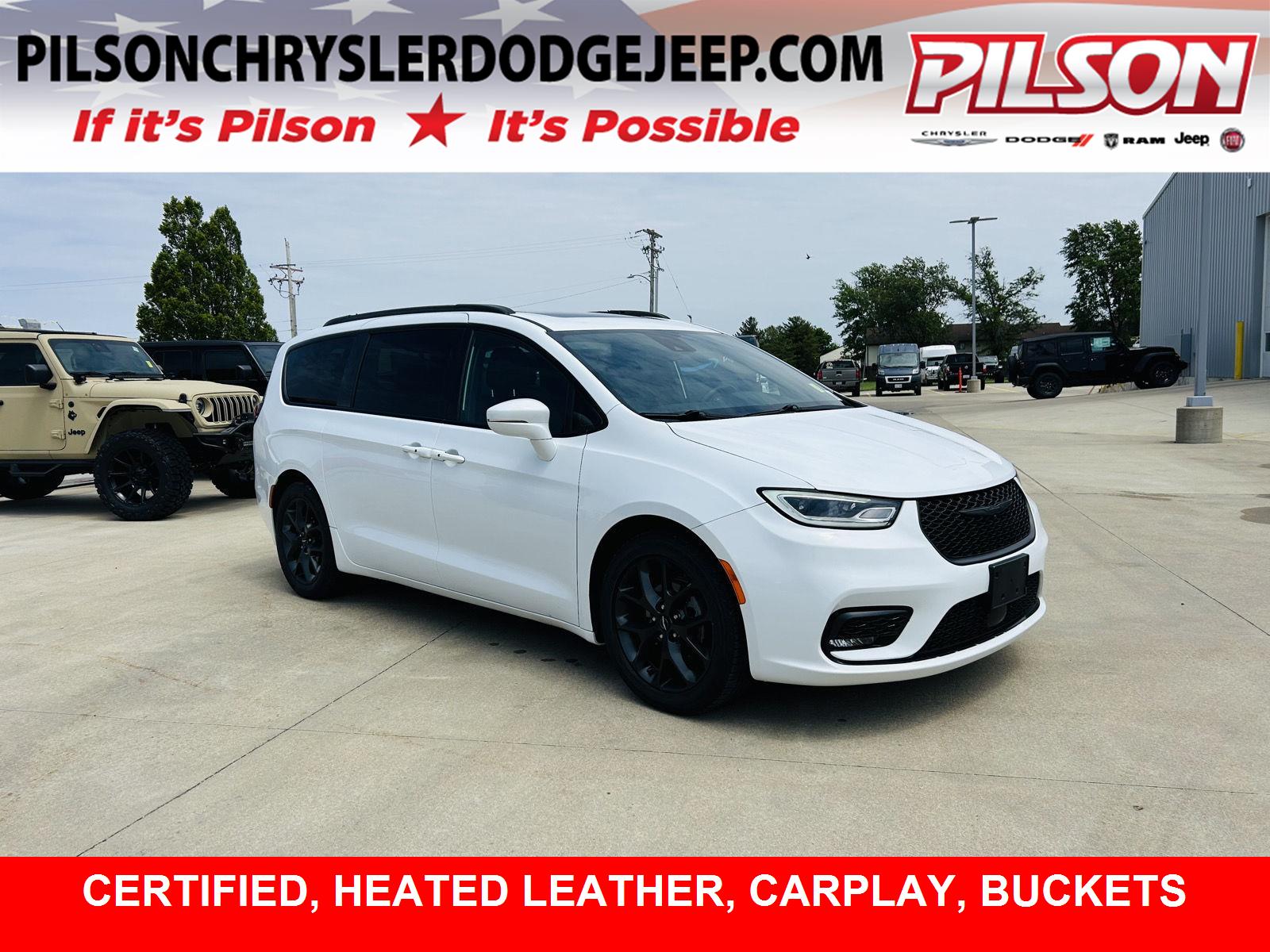 2022 Chrysler Pacifica Touring L's photo