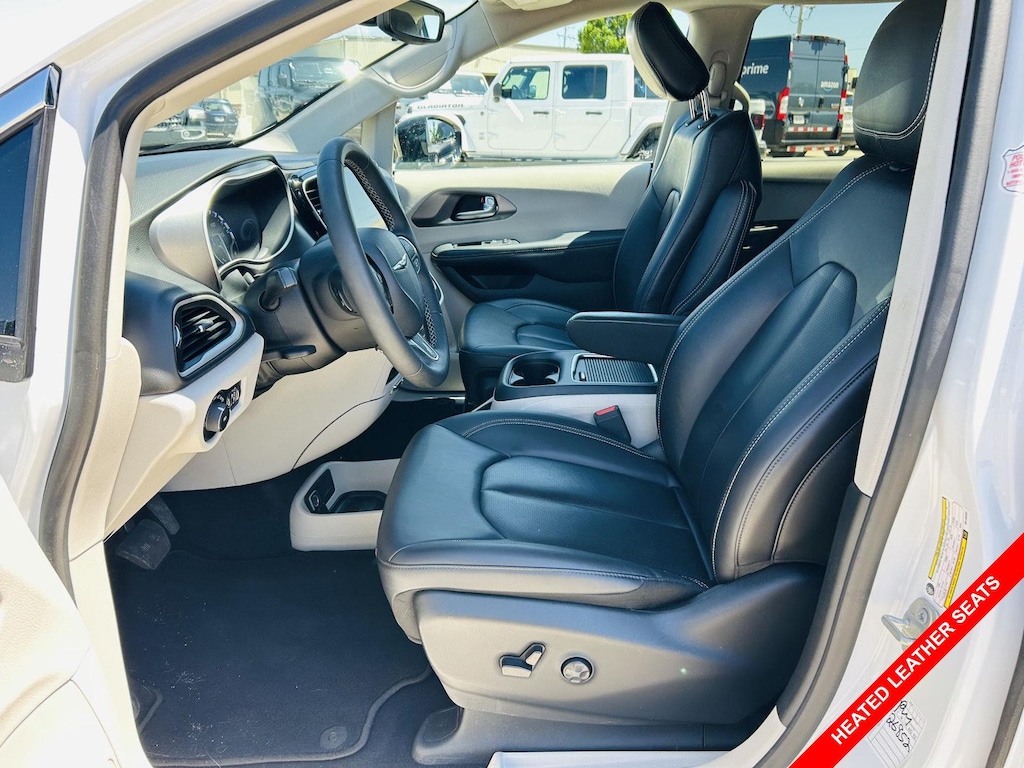 Certified 2024 Chrysler Pacifica Touring L Van