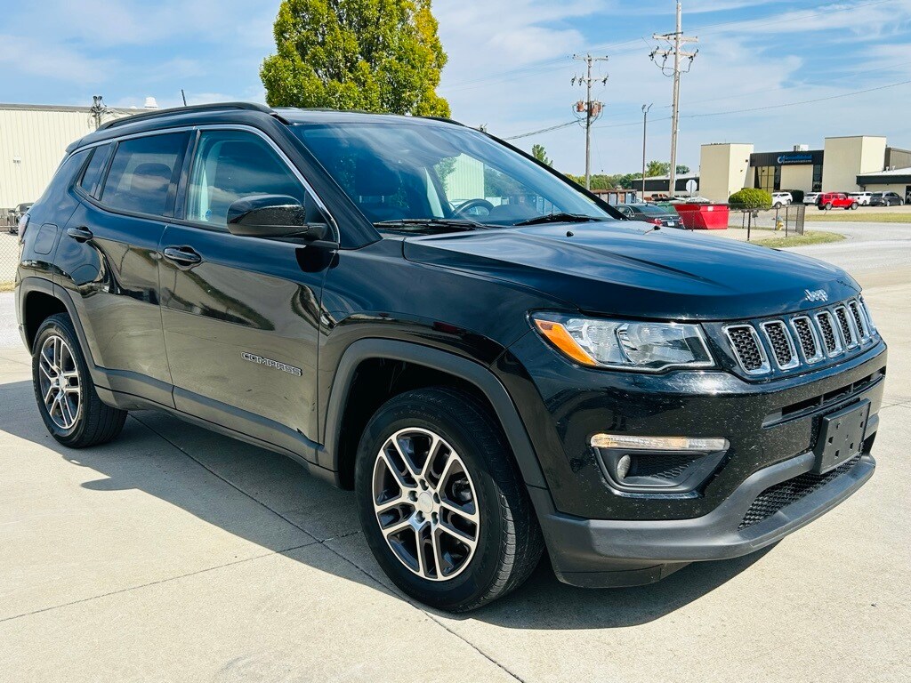 2018 Jeep Compass Latitude photo 2