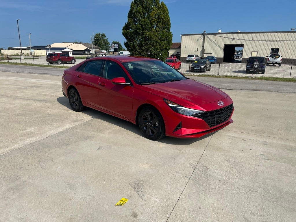 Used 2023 Hyundai Elantra SEL with VIN 5NPLM4AG5PH088125 for sale in Mattoon, IL