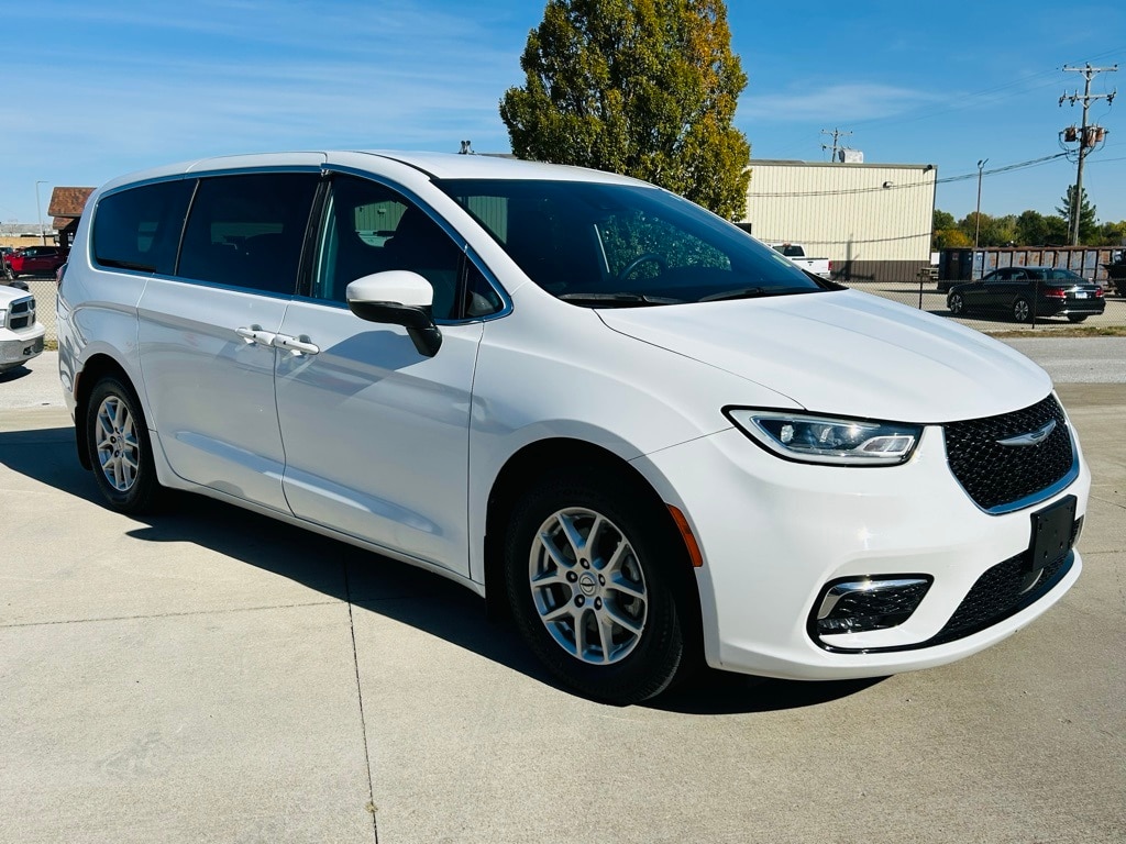 Certified 2023 Chrysler Pacifica Touring Minivan/Van