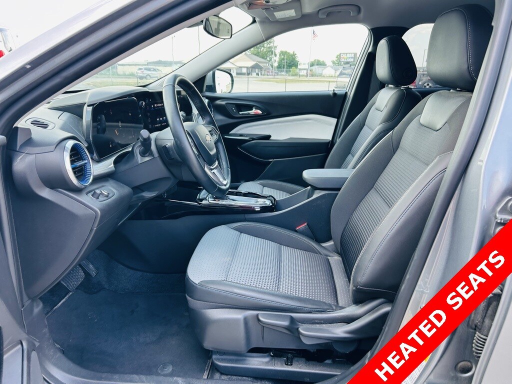 2024 Chevrolet Trax LT photo 3