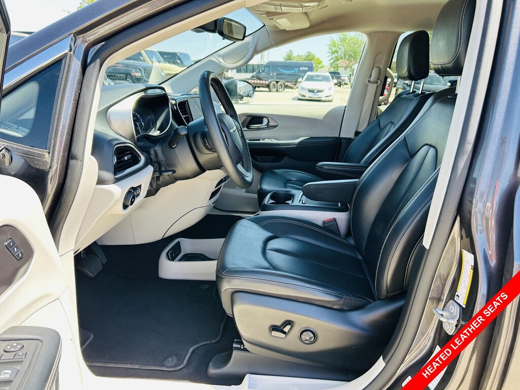 Certified 2023 Chrysler Pacifica Touring L Van