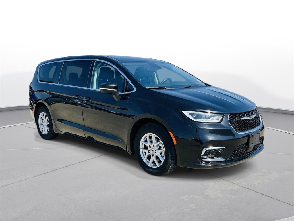 Certified 2023 Chrysler Pacifica Touring L Van