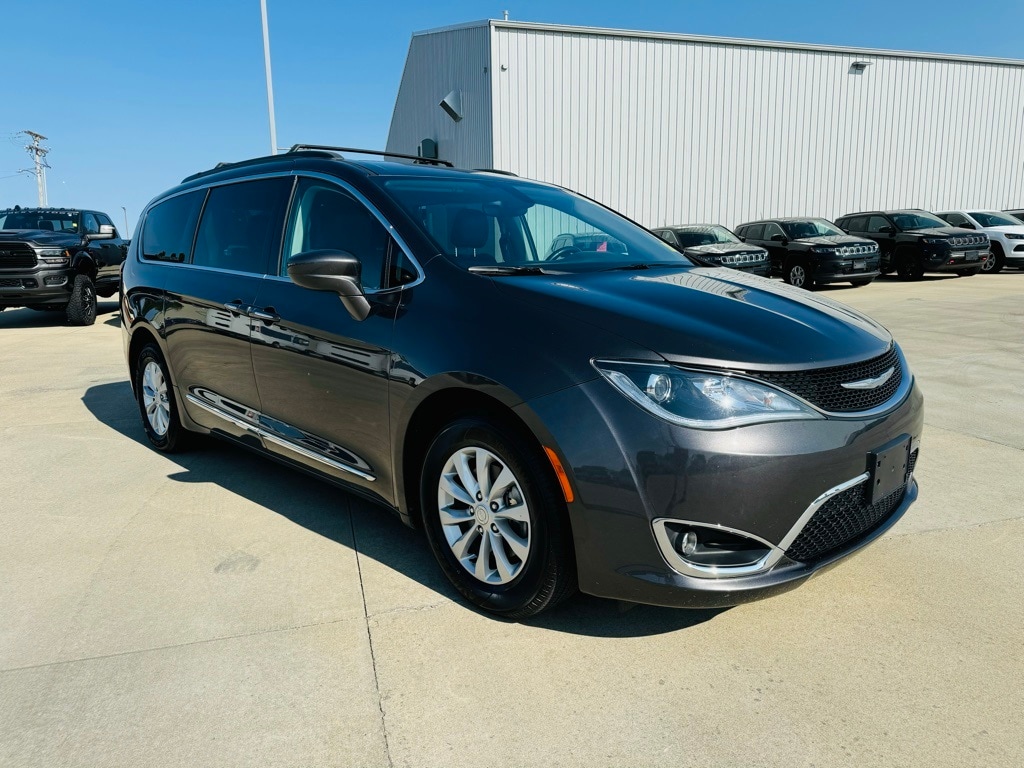 Used 2017 Chrysler Pacifica Touring-L with VIN 2C4RC1BG2HR534469 for sale in Mattoon, IL