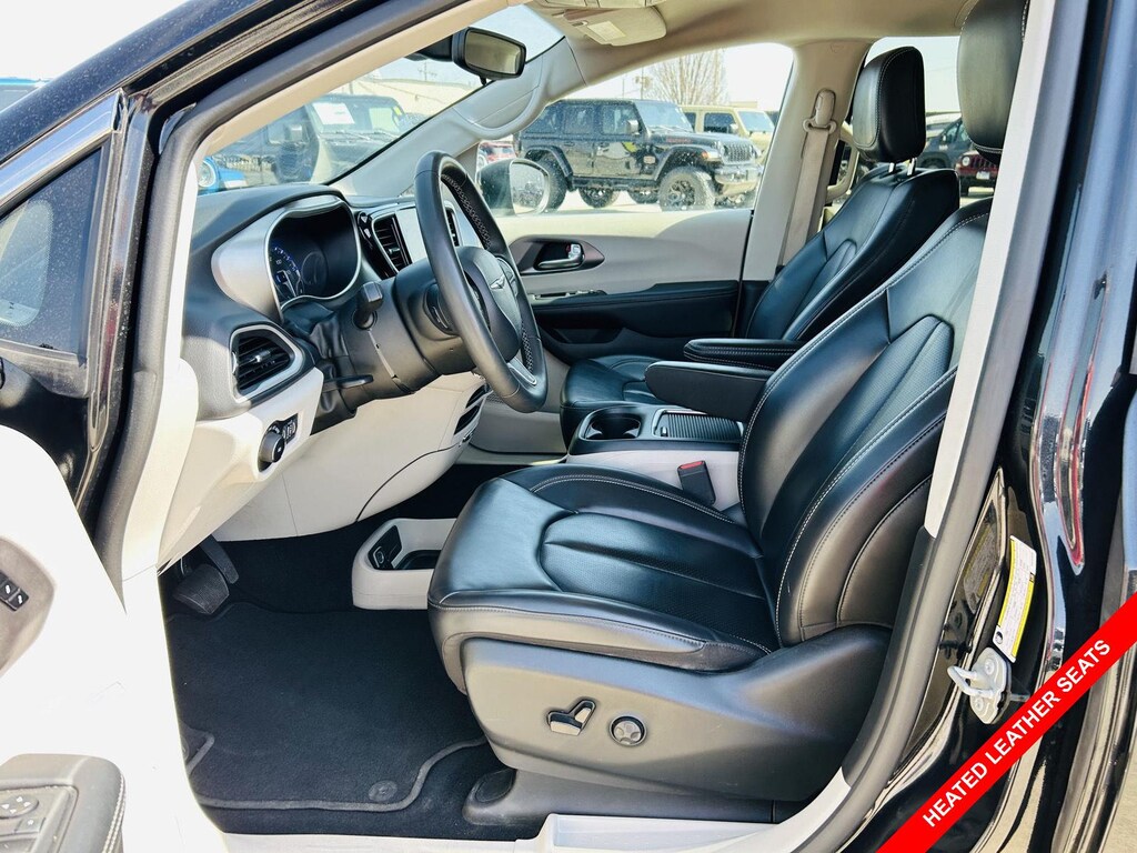 Certified 2023 Chrysler Pacifica Touring L Van