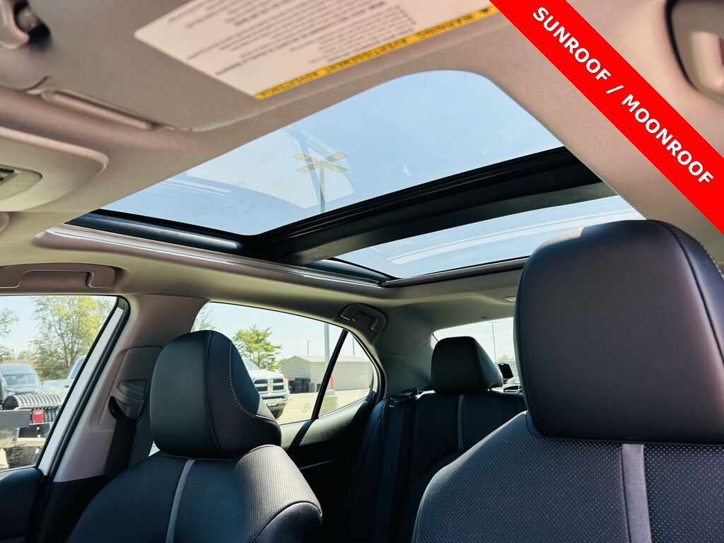 2023 Toyota Camry XSE V6 photo 3