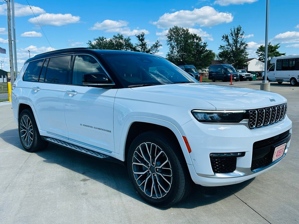 2024 Jeep Grand Cherokee L Summit photo 2