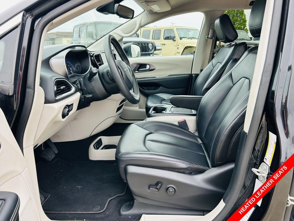 Certified 2023 Chrysler Pacifica Touring L Van