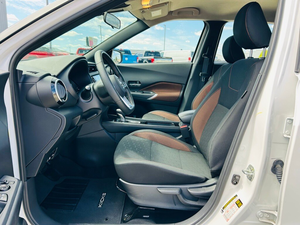 2024 Nissan Kicks SR photo 3