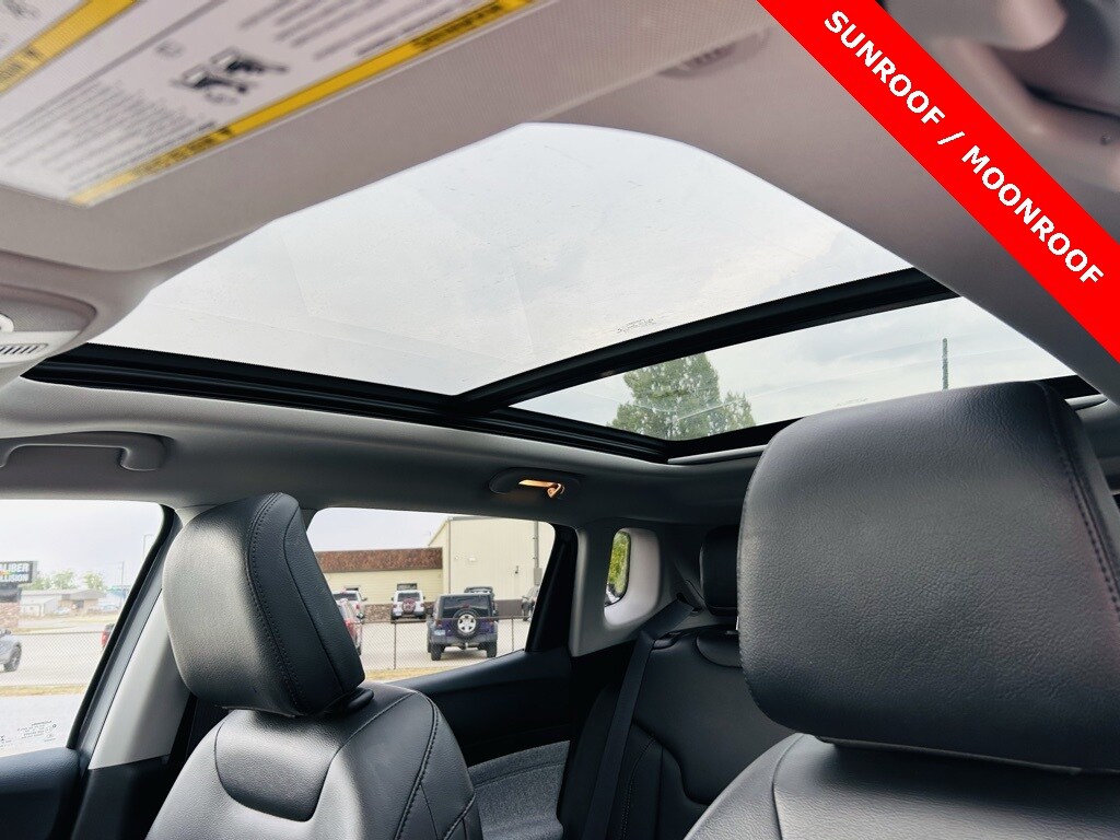 2022 Jeep Compass Latitude Lux photo 3
