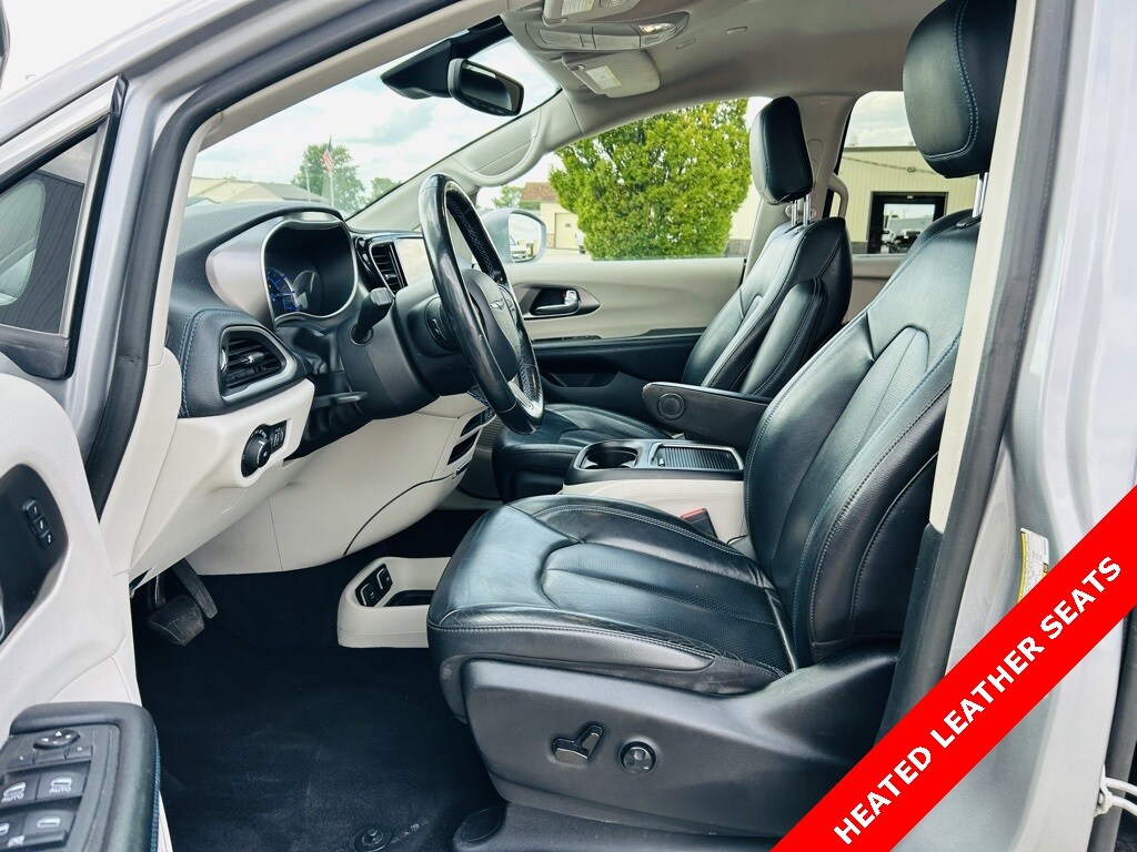 2021 Chrysler Pacifica Hybrid Touring L photo 3