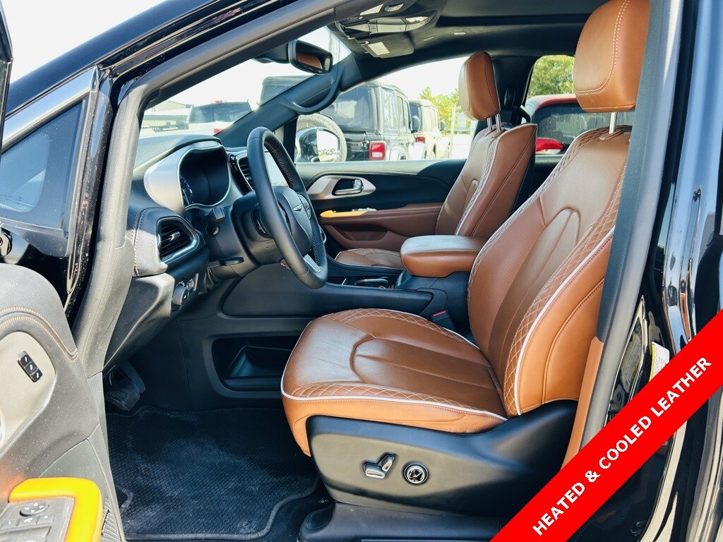 2024 Chrysler Pacifica Pinnacle photo 3