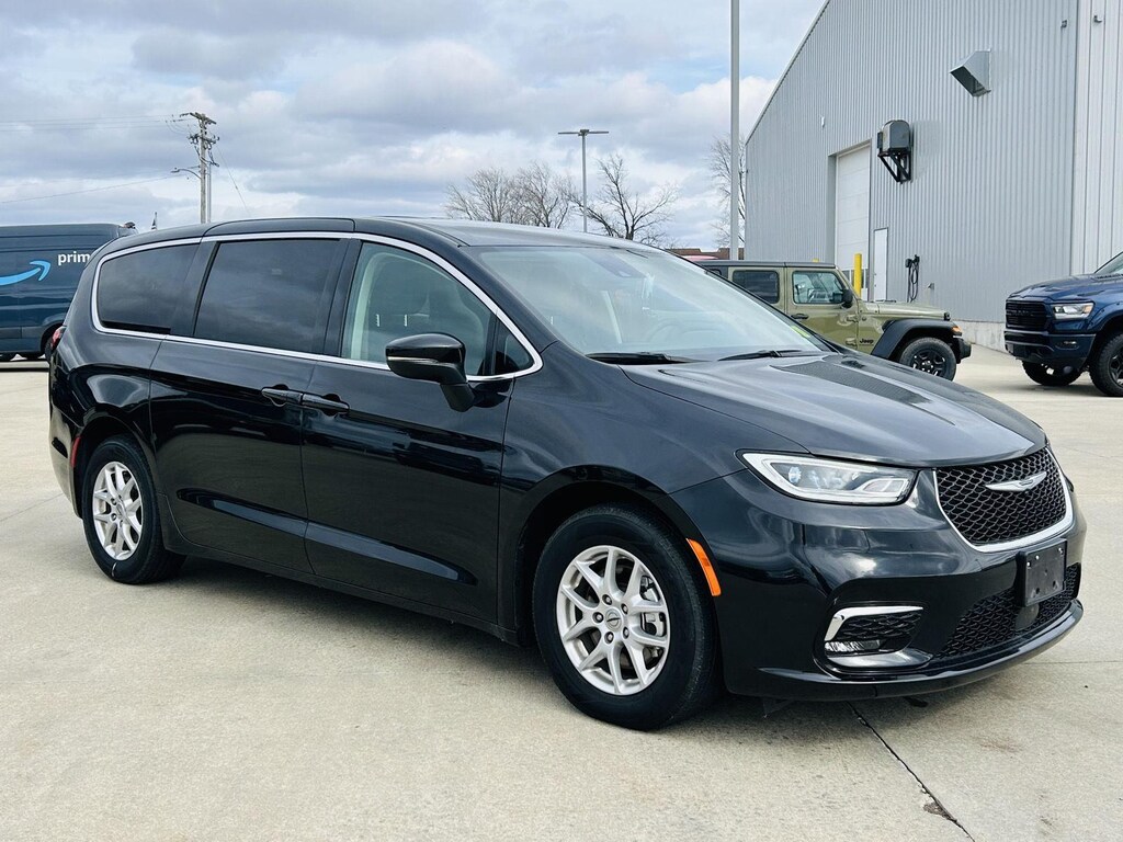 Certified 2023 Chrysler Pacifica Touring L Van