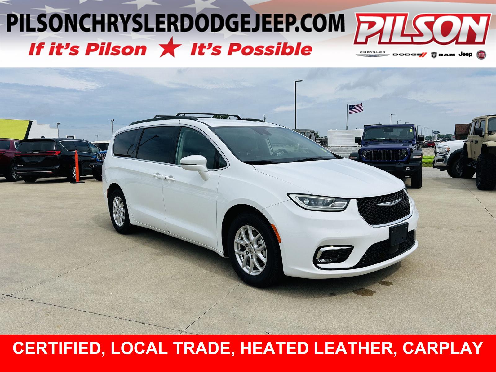 2022 Chrysler Pacifica Touring L's photo