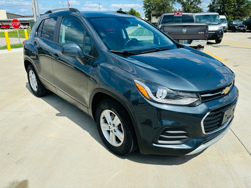 Used 2021 Chevrolet Trax LT with VIN KL7CJLSB3MB326621 for sale in Mattoon, IL