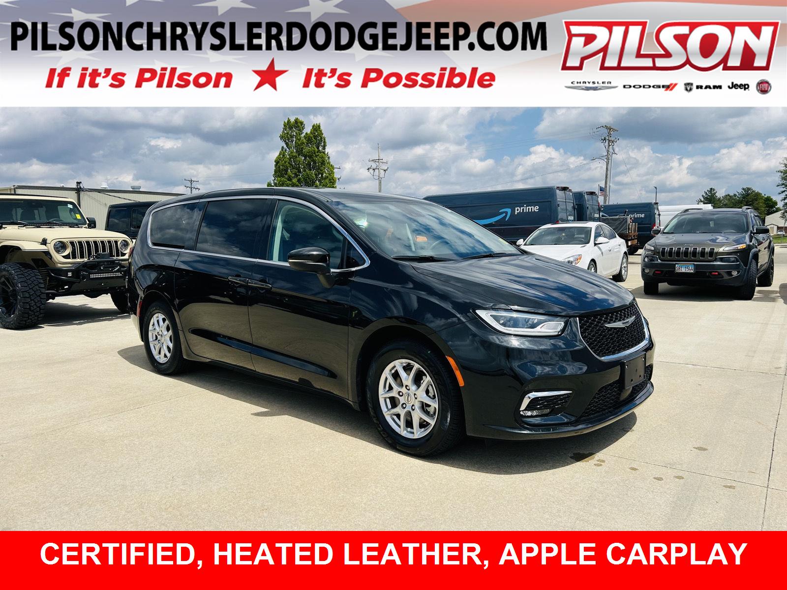 2023 Chrysler Pacifica Touring L's photo