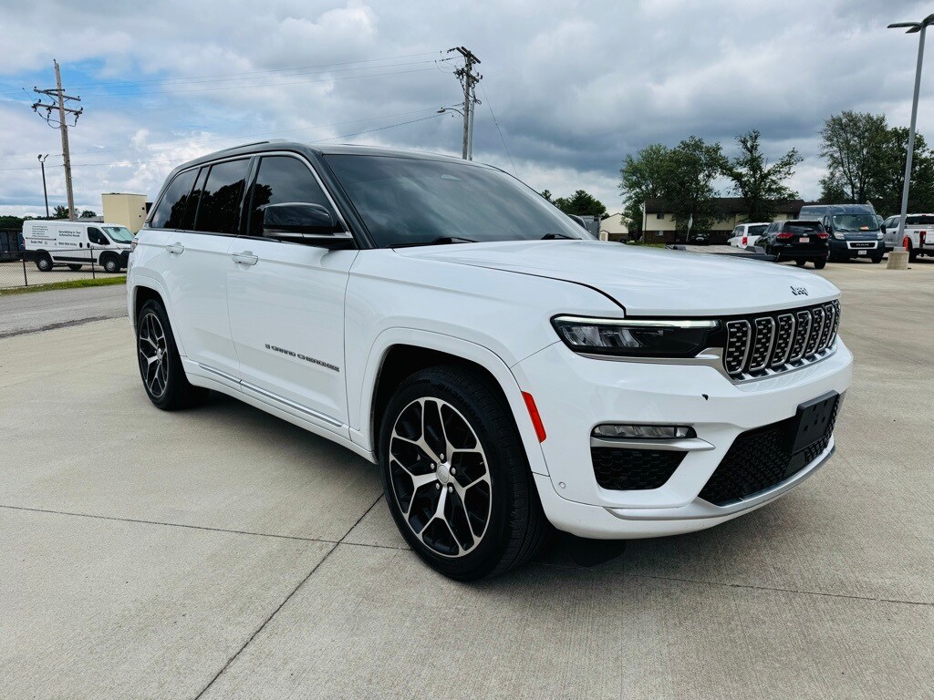 2023 Jeep Grand Cherokee Summit photo 2