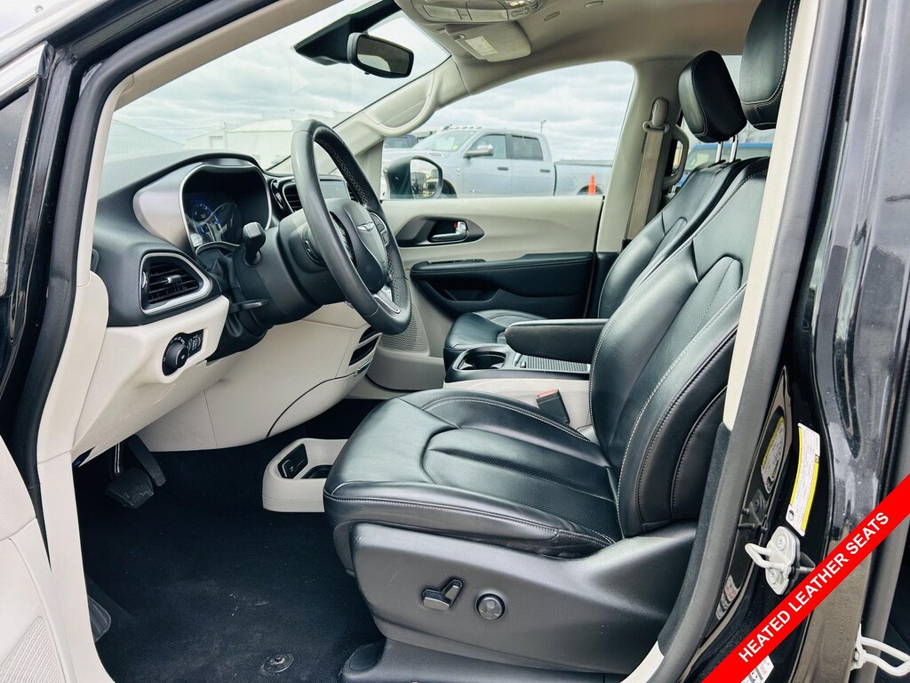 Certified 2023 Chrysler Pacifica Touring L Van