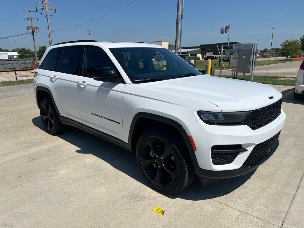 Certified 2024 Jeep Grand Cherokee Altitude with VIN 1C4RJHAG5RC110729 for sale in Mattoon, IL