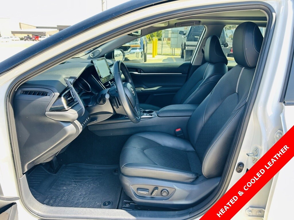 2023 Toyota Camry XSE V6 photo 2