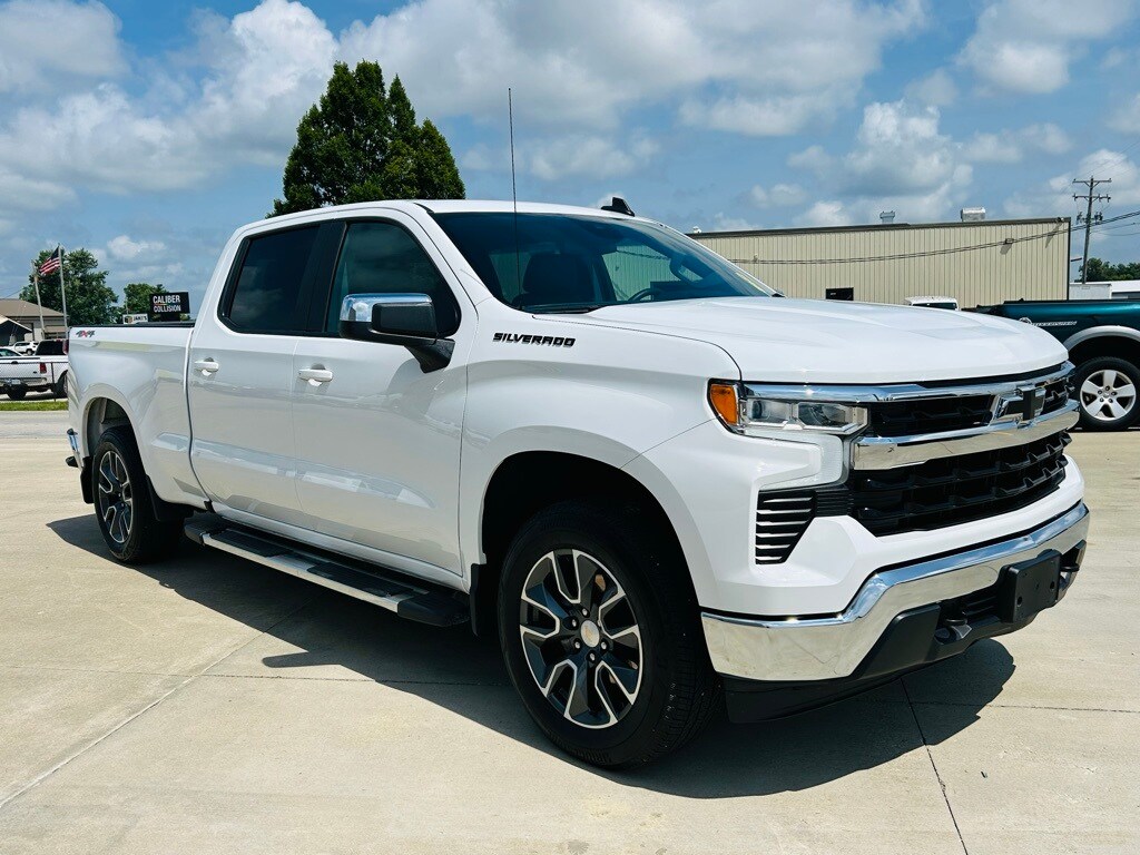 2024 Chevrolet Silverado 1500 LT photo 2