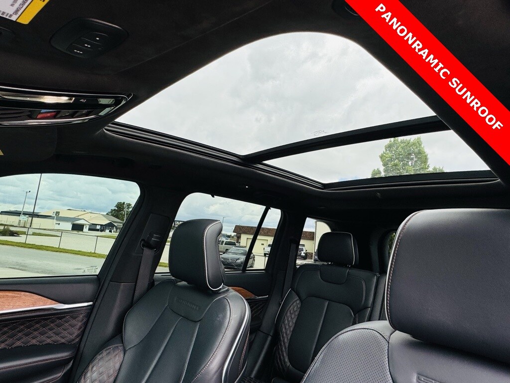 2023 Jeep Grand Cherokee Summit photo 4