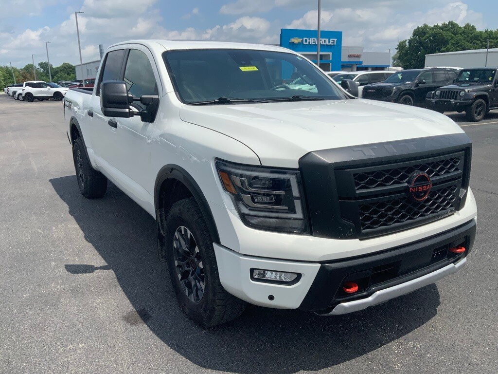 2023 Nissan Titan PRO-4X photo 2
