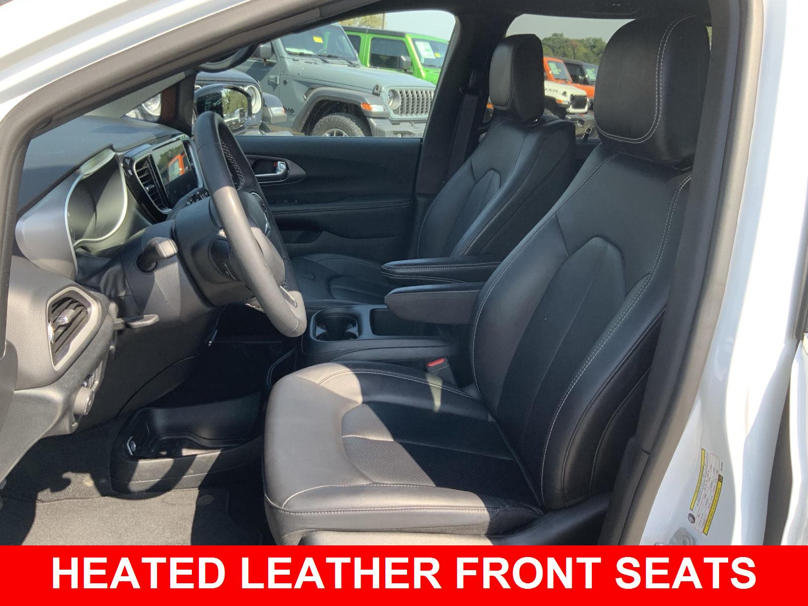 2025 Chrysler Pacifica Select - Photo 5