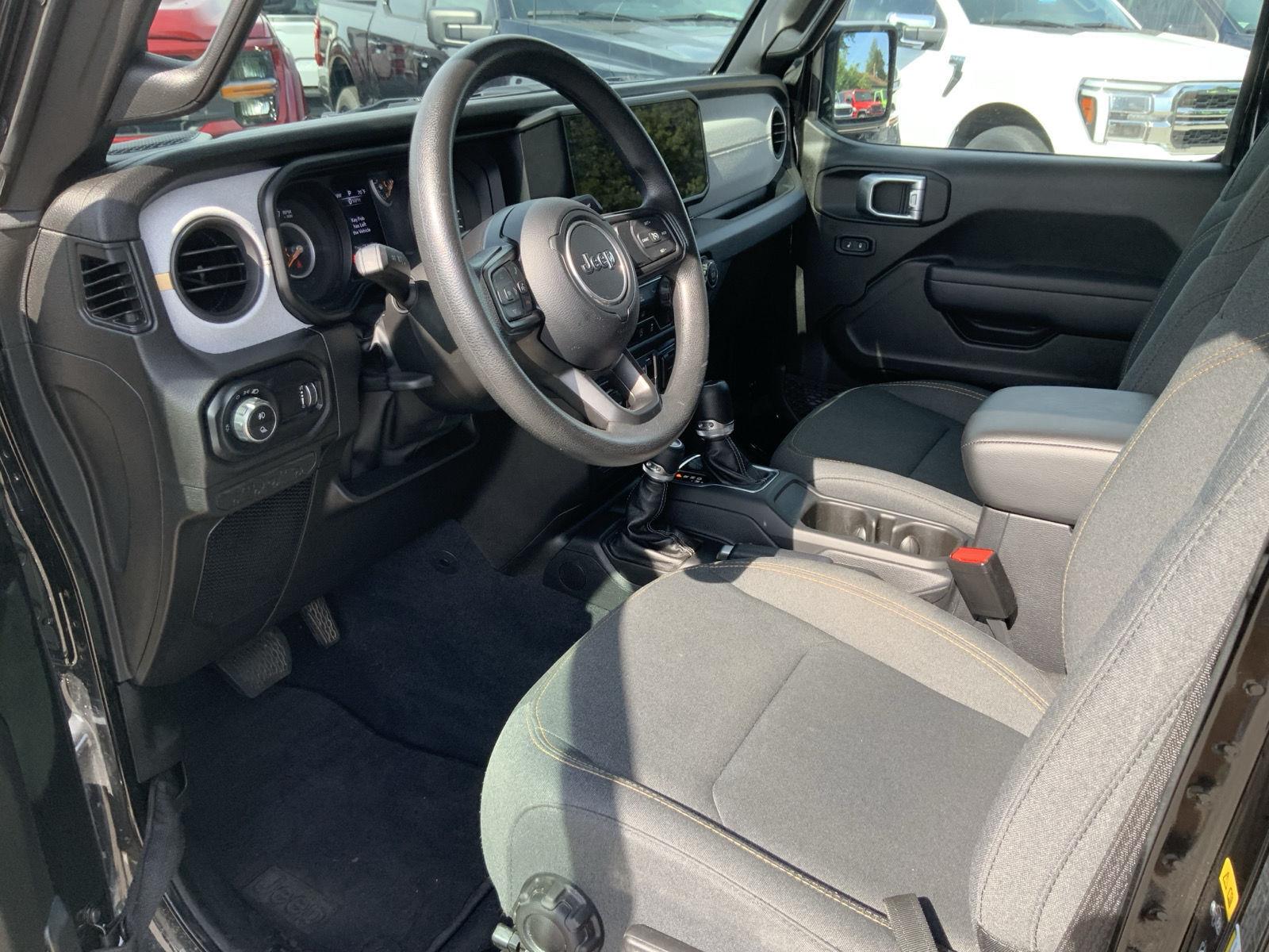 2025 Jeep Gladiator Nighthawk - Photo 19