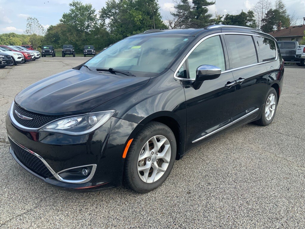 2019 Chrysler Pacifica Limited photo 4