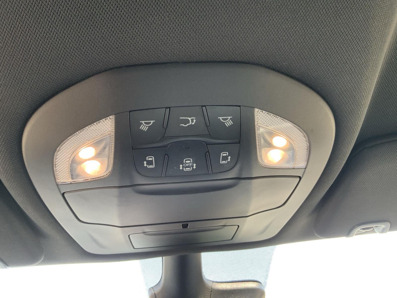 2025 Chrysler Pacifica Select - Photo 42