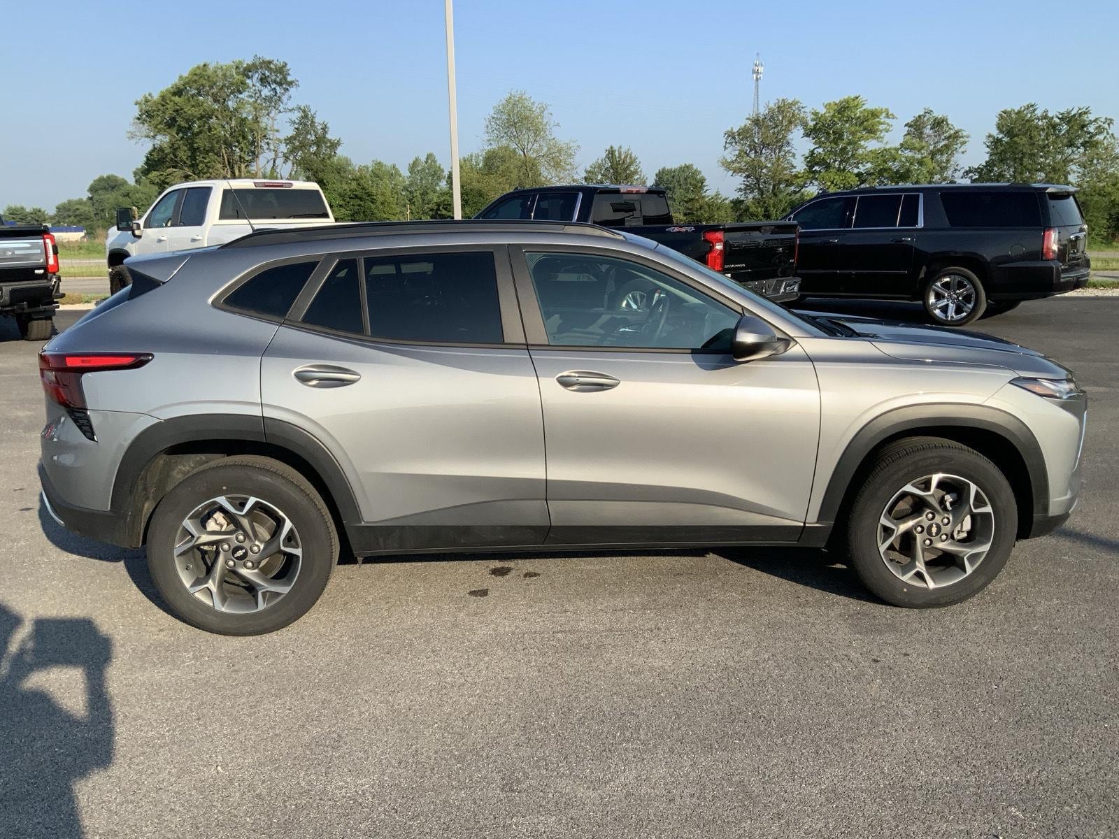 2025 Chevrolet Trax LT - Photo 13